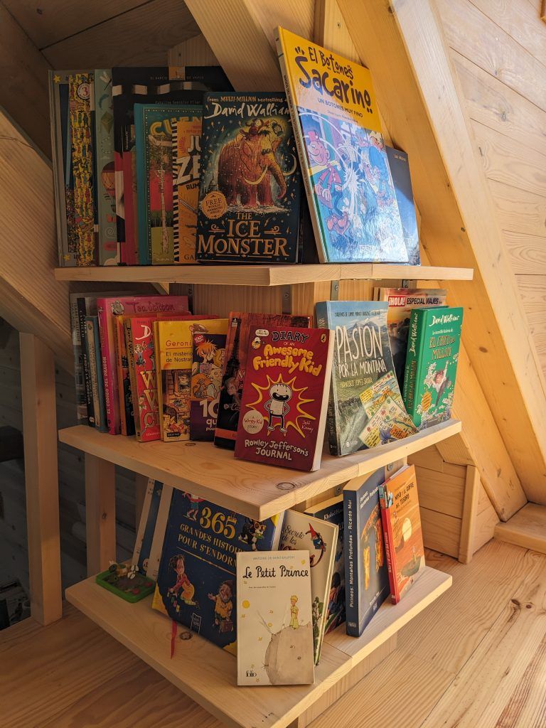 Libros en 5 idiomas para niños y adultos. Desconecta de las pantallas en Casa Nornore
