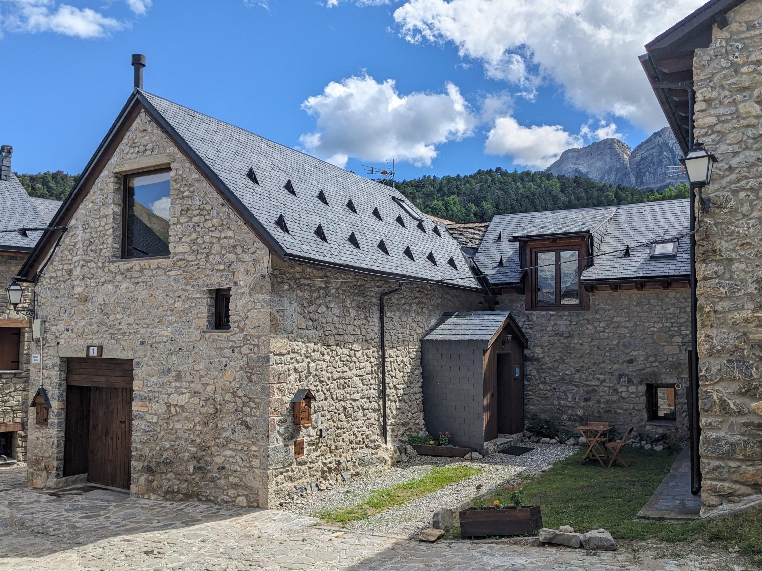 Casa Nornore exterior Extérieur de Casa Nornore, avec jardin et parking privé à la porte
